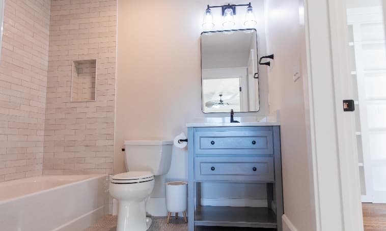 PL-Lyons-homepage-build1 light white clean bathroom